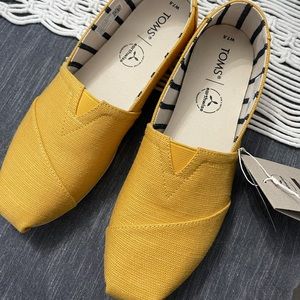 TOMS shoes size 7.5